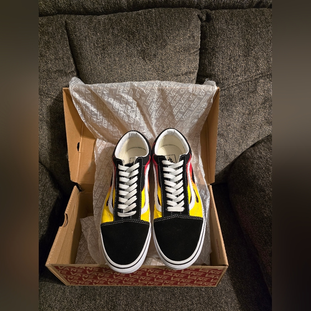 Vans Old Skool(Flame)Black and Tru White  Flame Design Sneakers - Picture 3 of 7